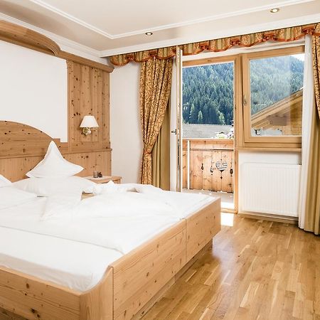 Hotel Dorfer Alpine&Charming Сельва-ди-Валь-Гардена Экстерьер фото