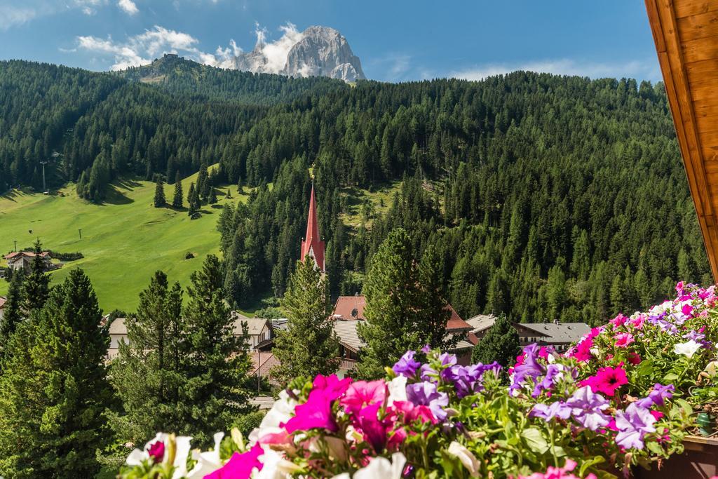 Hotel Dorfer Alpine&Charming Сельва-ди-Валь-Гардена Номер фото